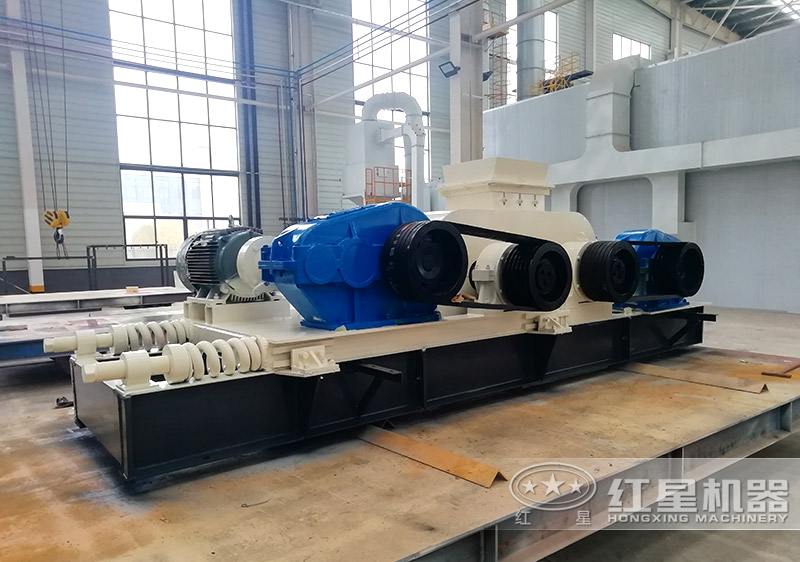 小型液壓對輥破碎機(jī)實拍